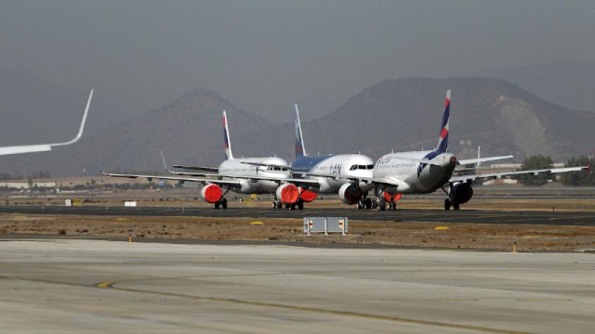 Chilenos repatriados desde Asia rayan hotel y piden comida vegana en avión