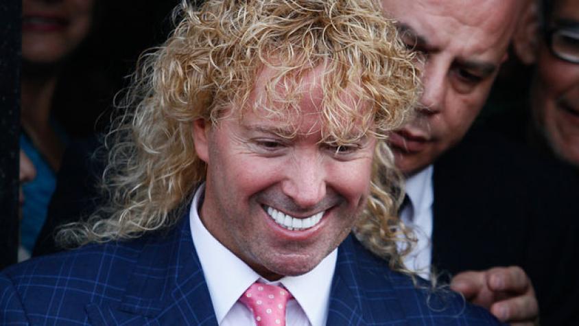 Leonardo Farkas donó cajas de alimentos a garzones de Caldera