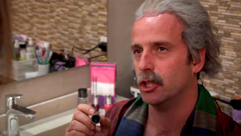 Stefan Kramer causa risas por montón con su “rutina de belleza”