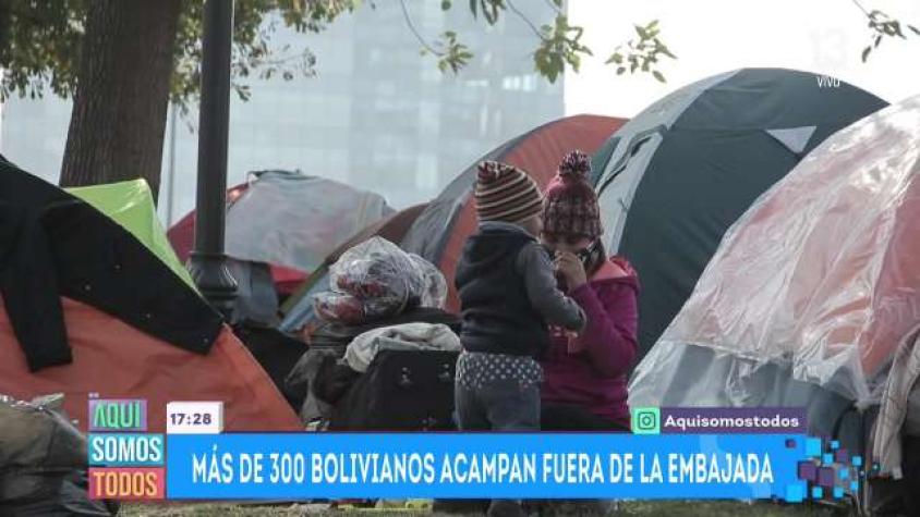 300 bolivianos viven en la calle esperando regresar a su país