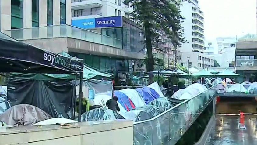 Más de 200 colombianos pasaron la noche bajo la lluvia en Providencia