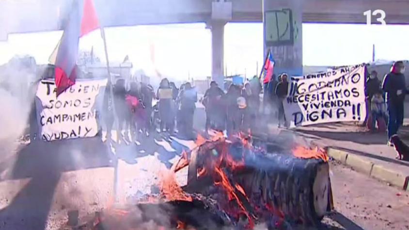 Vecinos se manifiestan en Maipú por soluciones habitacionales: “Necesitamos salir de aquí”  