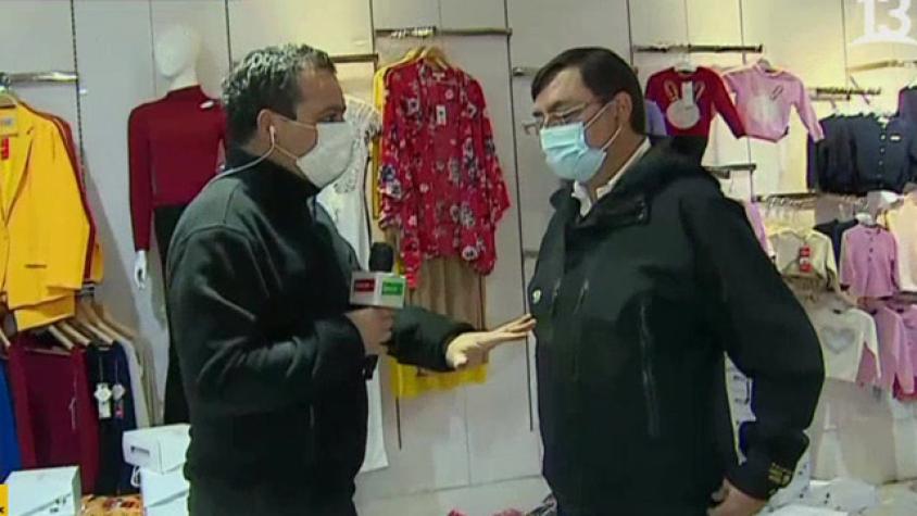 Trabajadores de fábrica de carteras repartían con permisos temporales 