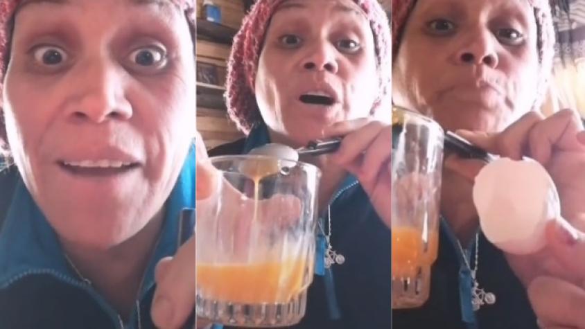 Mamá chilena sin filtro acepta reto de fan y se come un huevo crudo