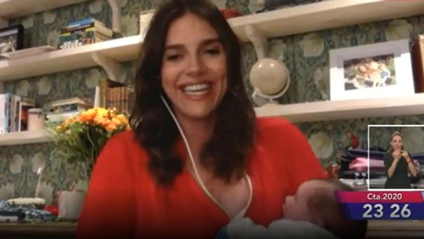 María Luisa Godoy presenta a su bebé durante la transmisión de "Vamos Chilenos"