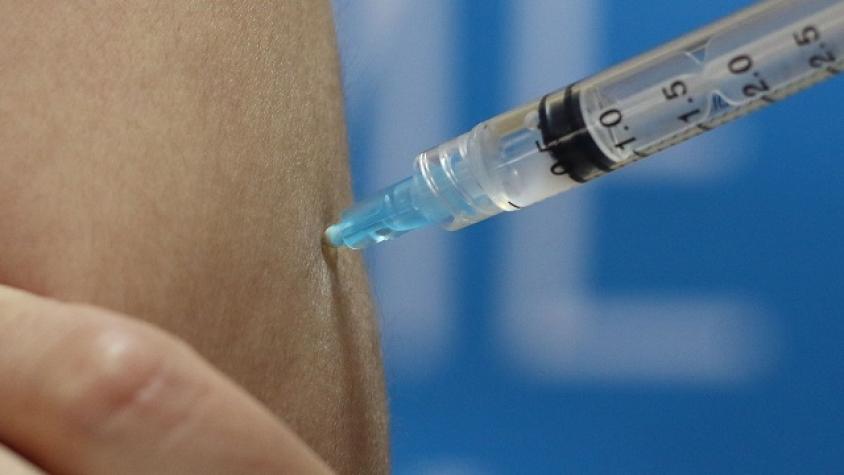 Vacunas de Oxford y Janssen retoman ensayos 