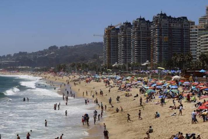 Autoridades limitarán aforo de turistas en playas de Valparaíso