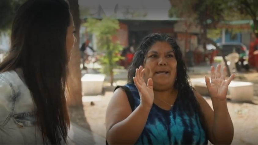 Loreto Aravena es sorprendida por mujer de La Legua que vivió su misma historia