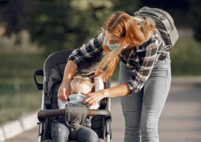 Menores de 14 años no necesitan permisos en cuarentena si acompañan a sus padres