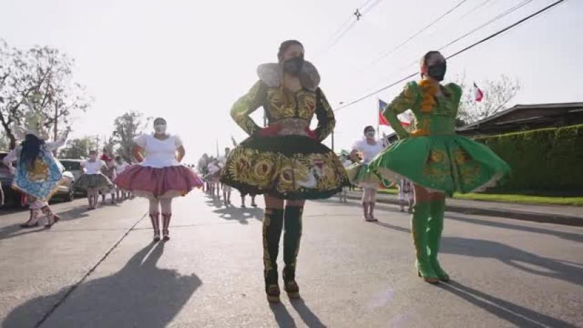Loreto Aravena bailó en carnaval callejero de Macul