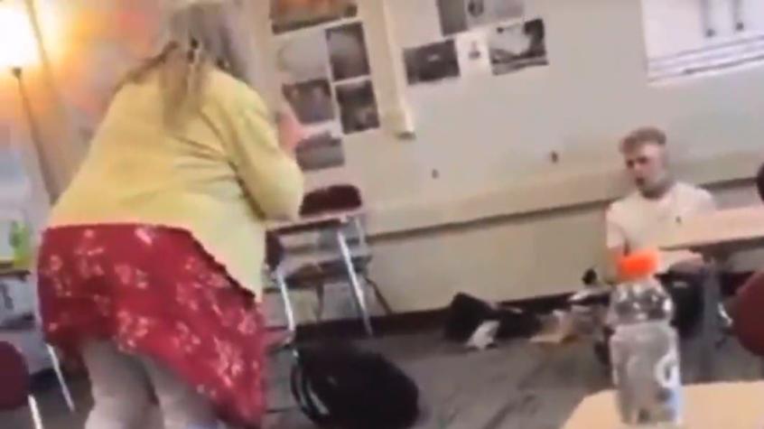 "¡Eres un imbécil!": Profesora insulta a alumno por no usar mascarilla