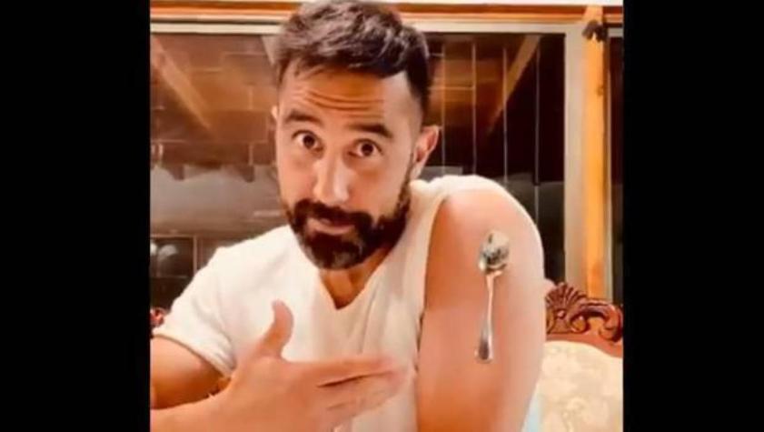 Cazando mitos: Claudio Bravo demostró que vacuna contra el Covid-19 no provoca magnetismo