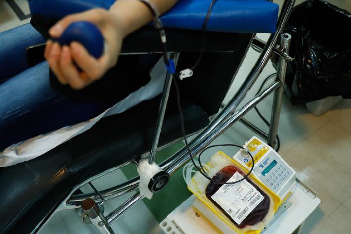 ¿Es real que las personas vacunadas no pueden donar sangre?