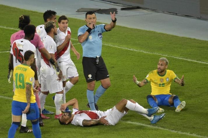 Neymar revienta al juez chileno Roberto Tobar