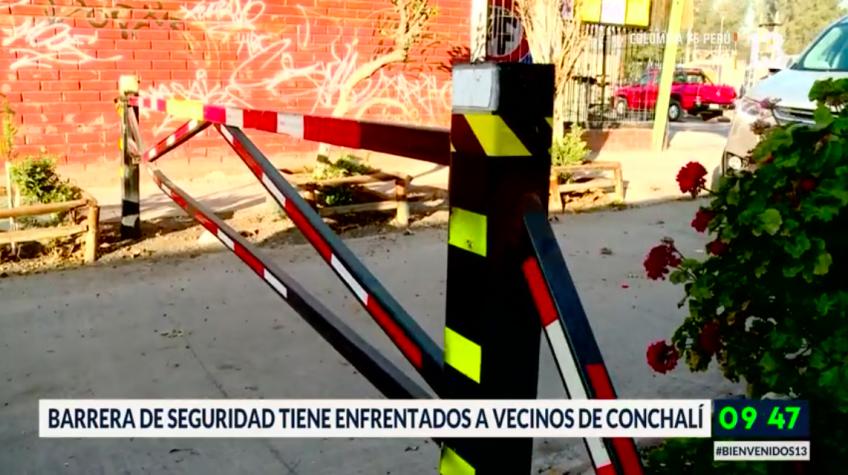 Barrera de seguridad tiene enfrentados a vecinos de Conchalí