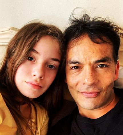 Álvaro López impacta con el cambio de look de su hija