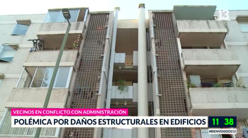 Vecinos de Las Condes denuncian daños estructurales en edificios