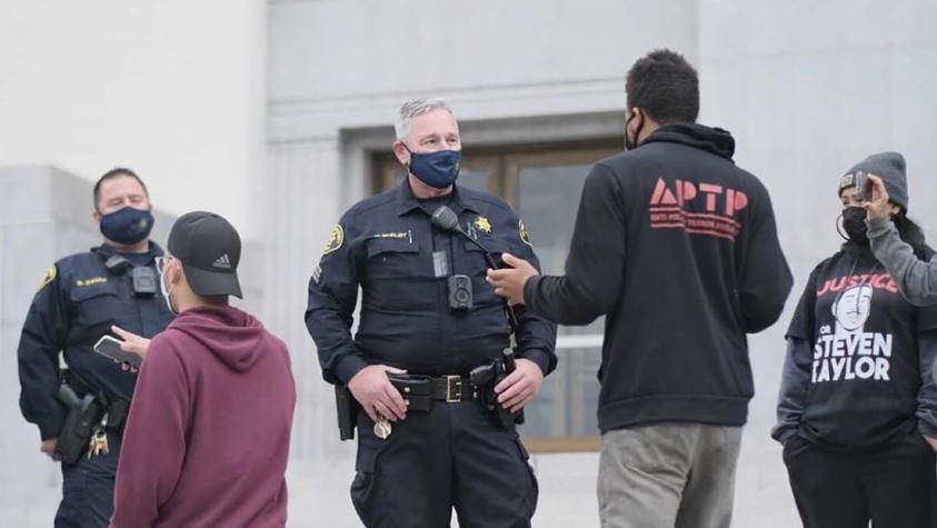 Policía de Estados Unidos era filmado y ocupa música de Taylor Swift para que el video no llegue a YouTube