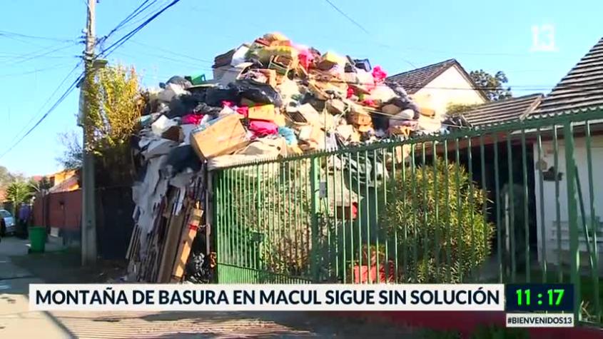 Montaña de basura en Macul continúa atormentado a los vecinos 