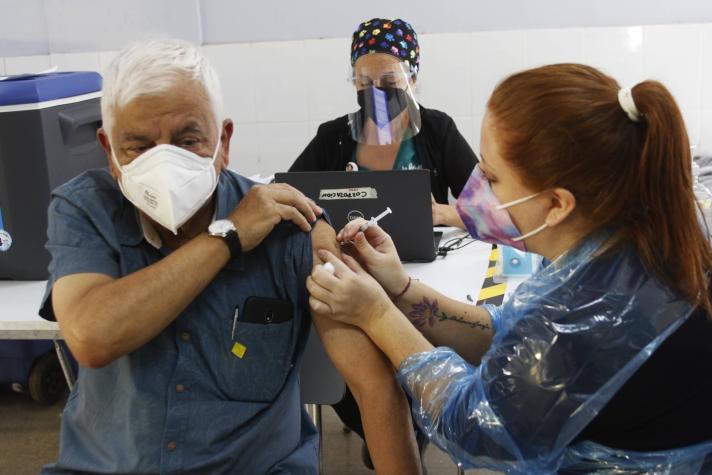 ¿A quién le corresponde la dosis de refuerzo contra el Covid-19?