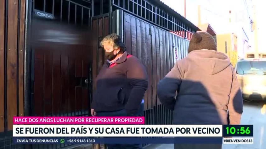 Madre e hija denuncian que se fueron del país y al llegar su casa estaba tomada