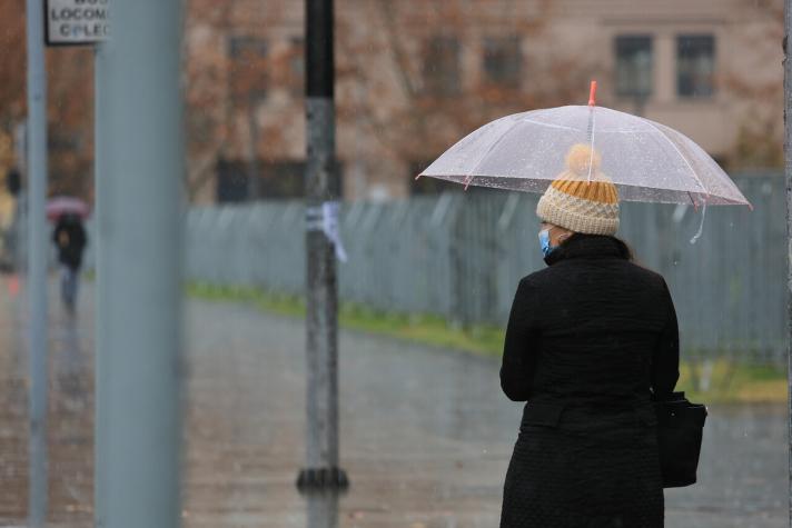 ¡Atención! Podría llover este viernes en Santiago