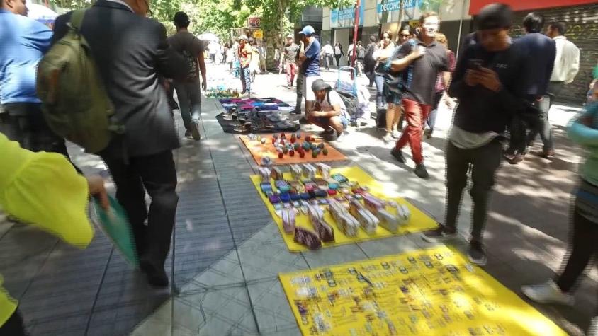 Polémico anuncio: mil permisos para comercio ambulante en Santiago 
