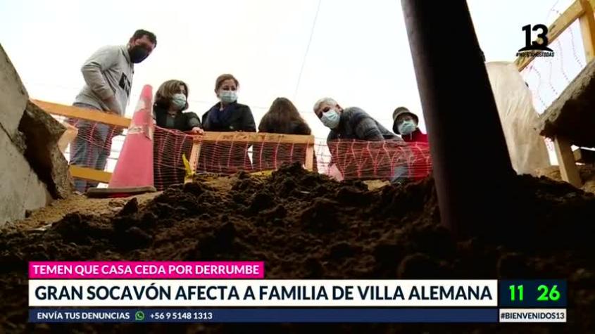 Gran socavón afecta a familia de Villa Alemana 
