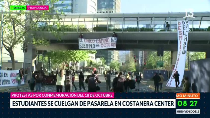 Estudiantes realizan manifestación en Mall Costanera Center 
