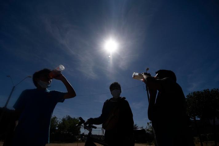 Sigue el calor en Santiago: Máxima de 31 grados para este martes