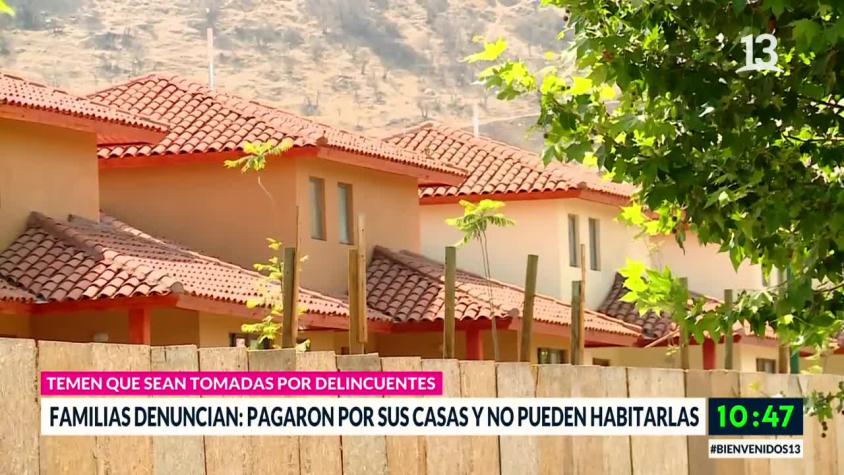 Familias de Huechuraba denuncian que pagaron por sus casas y no pueden habitarlas 