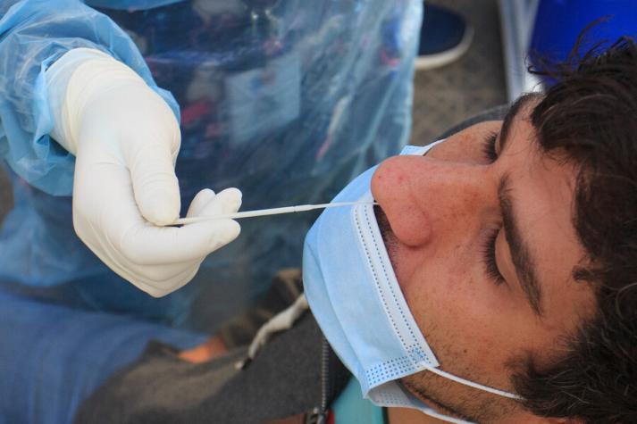 Variante Ómicron en Chile: estos son los síntomas que detectó el Minsal 