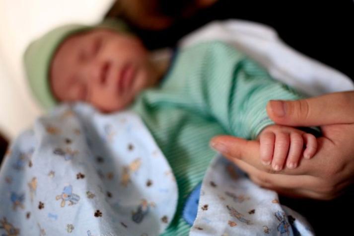 Ómicron: ¿Puede contagiarse un bebé recién nacido?