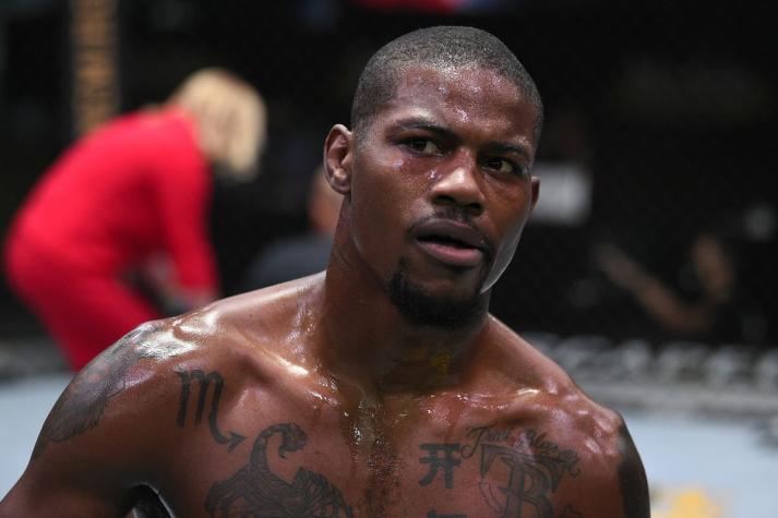 Luchador de UFC desafió a internauta que lo molestaba y la pelea se hace viral