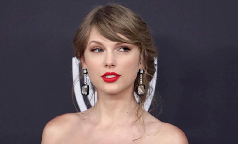 ¡Increíble! Fan de Taylor Swift estrelló su auto contra la casa de la artista