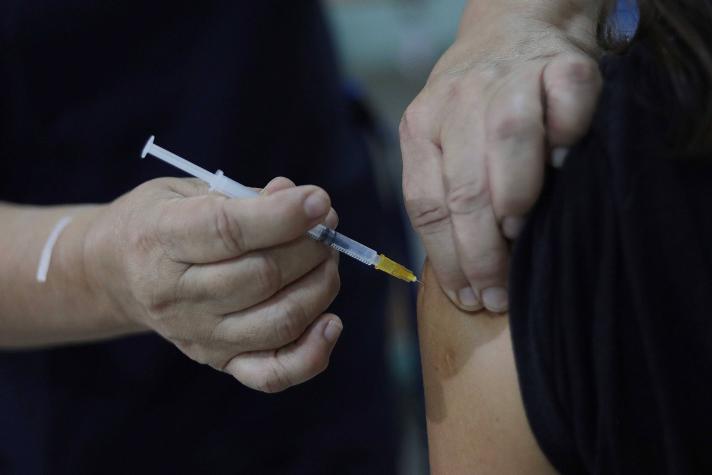 Vacunación: Conoce si te corresponde la cuarta dosis contra el covid