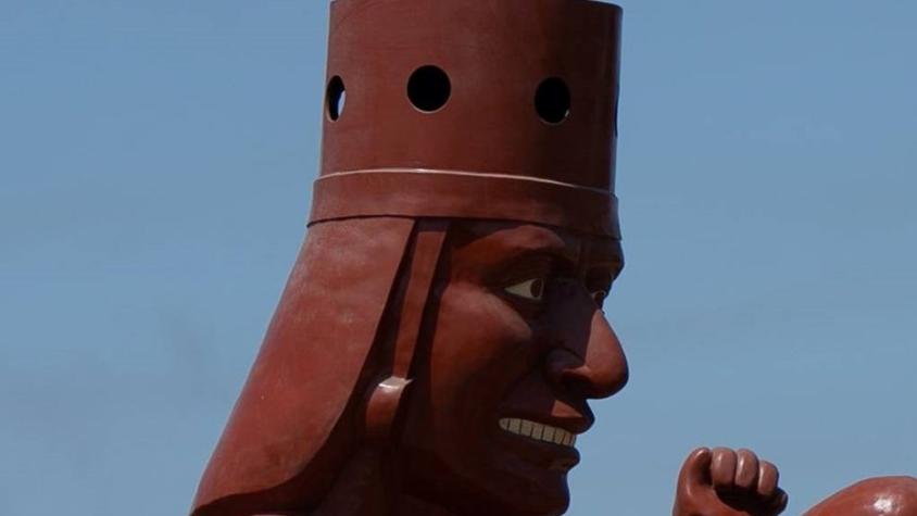 "Indio Pícaro" gigante fue reconstruido en Perú tras sufrir brutal incendio