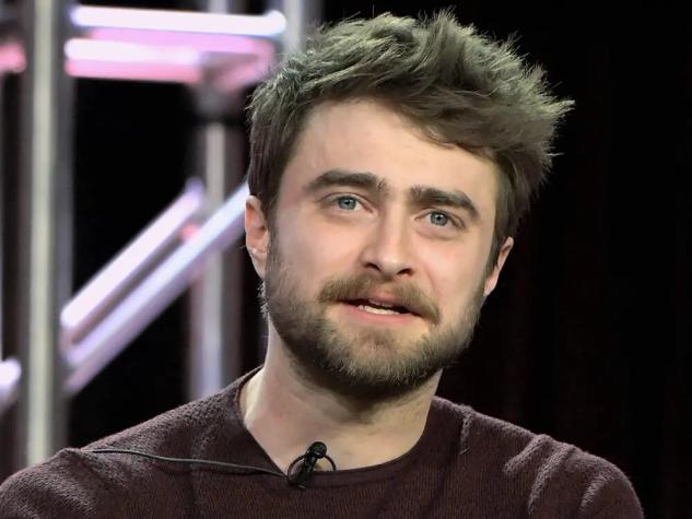 La radical transformación de Daniel Radcliffe en excéntrico humorista
