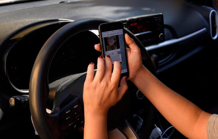 Ley No Chat: ¿Qué sanciones y multas puedo sufrir por usar el celular mientras conduzco?