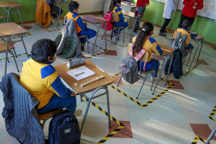 Mineduc anuncia nuevas medidas por clases presenciales en los colegios