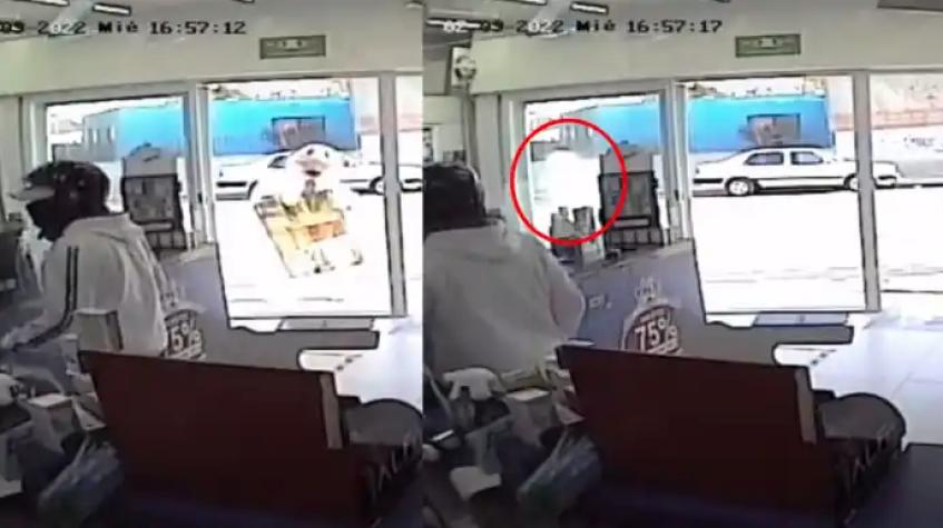 "Y se marchó...": Muestran a "Dr. Simi" huyendo tras ser víctima de asalto