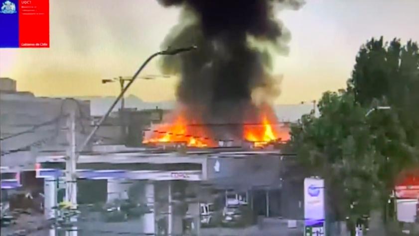 Gran incendio afecta a vecinos de Santiago Centro