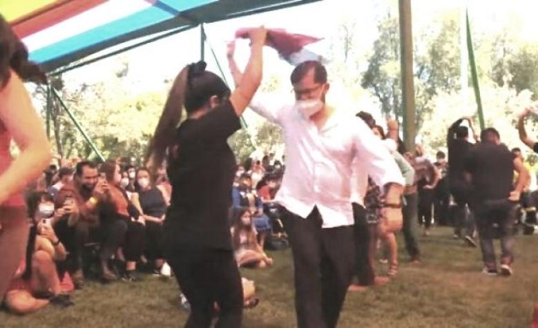 "No quiero mandarme un Lagos Weber": El Presidente Boric bromeó con su habilidad para la cueca