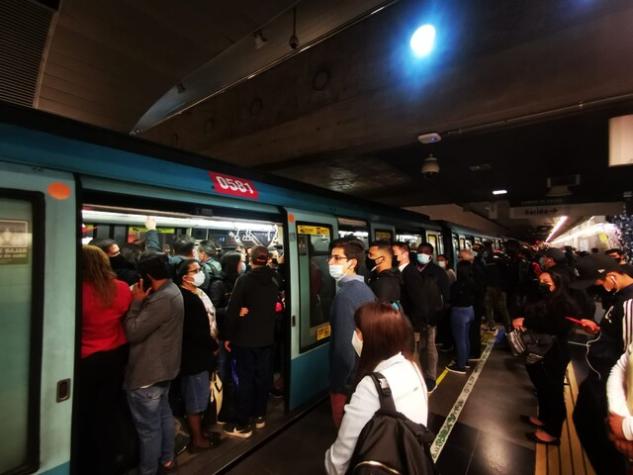 Corte de servicio afectó a estaciones de la línea 1 del Metro de Santiago 