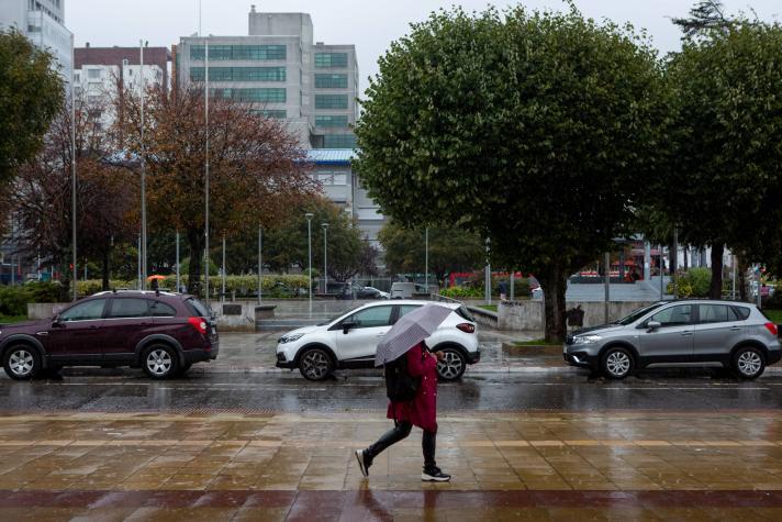A sacar los paraguas: Sepa cuándo llega la lluvia a Santiago 