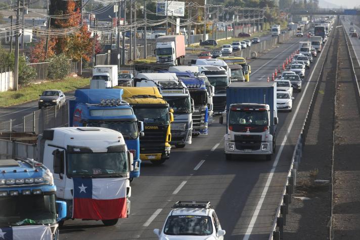 Cortes en ocho ciudades: Conoce el estado de las rutas por el paro de camioneros