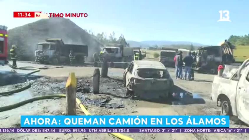 25 camiones quemados tras ataque incendiario en Los Álamos: se registraron disparos