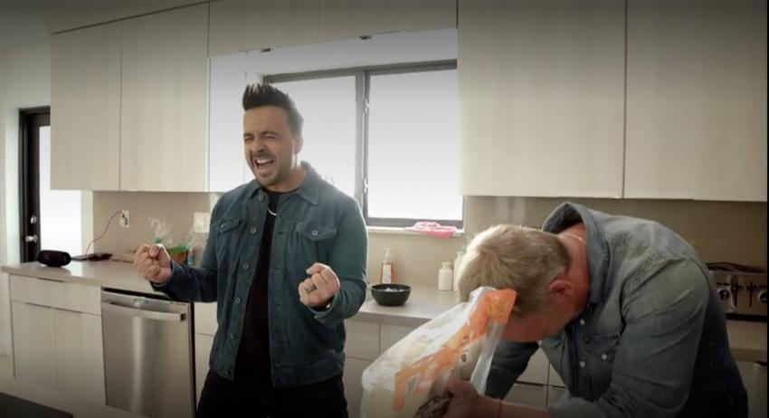 Luis Fonsi recuerda su estrecha relación con Chile en “De Tú a Tú”