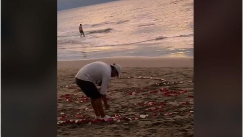 Subió la marea: Bañistas salvaron propuesta de matrimonio en la playa 