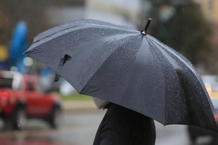 Pronostican lluvias para este domingo y lunes en la Región Metropolitana